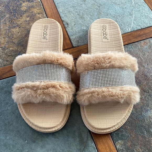 Babe Shoes - Furry slippers/flip flop slides